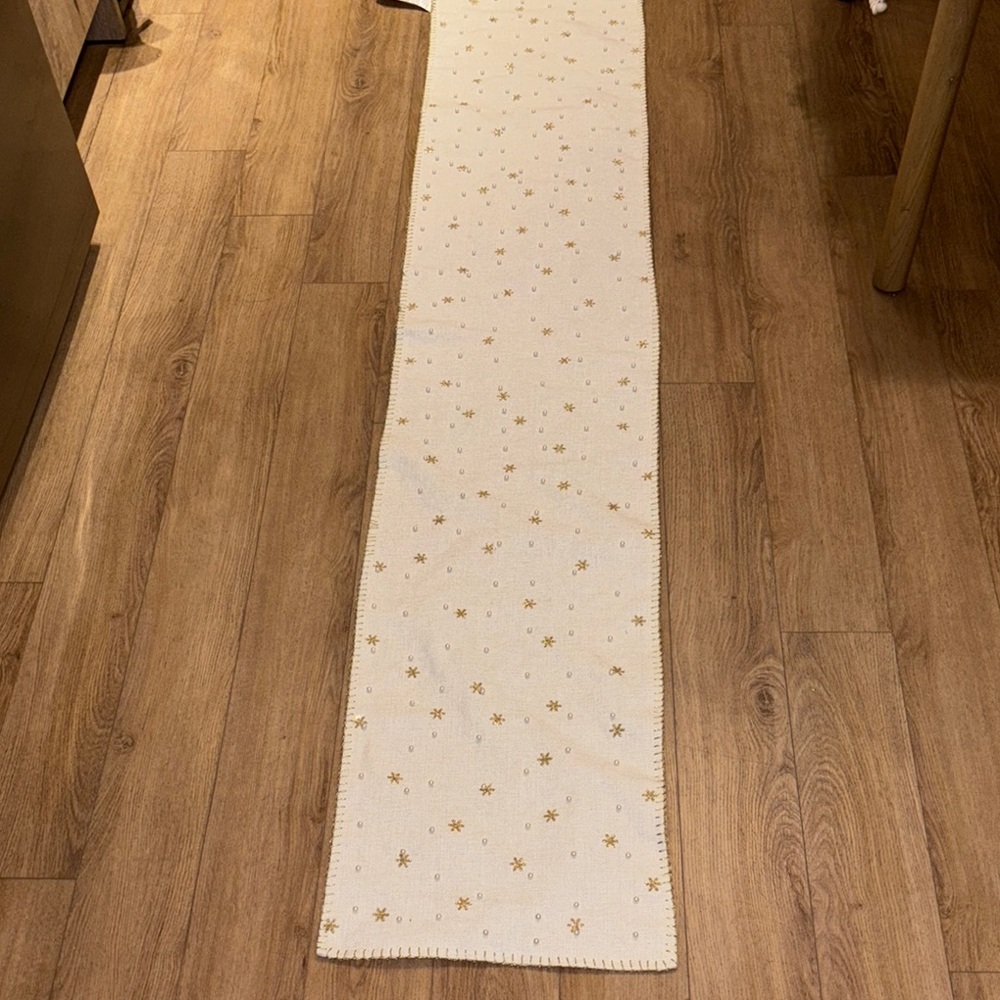Gifts for Anyone🎁 Holiday Gold Stars and Pearls Table Runner✨